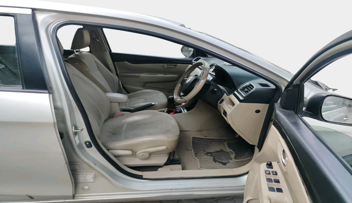 2016 Maruti Ciaz ZDI SHVS, Diesel, Manual, 1,59,350 km, interior