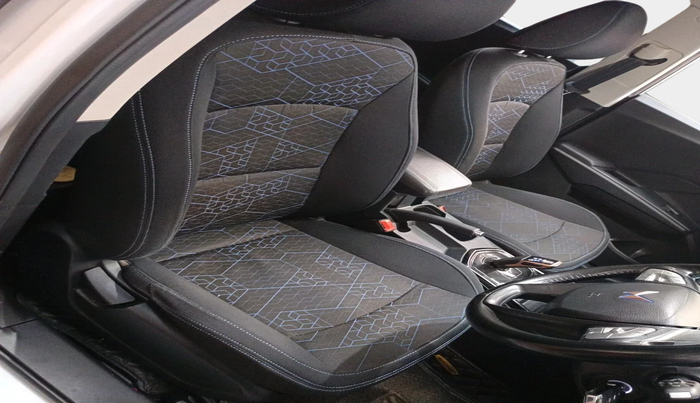 2023 Mahindra XUV400 EC 3.3 KW, Electric, Automatic, 42,140 km, interior