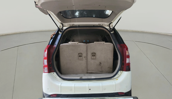 2016 Mahindra XUV500 W10 AT, Diesel, Automatic, 83,388 km, exterior