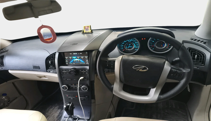 2016 Mahindra XUV500 W10 AT, Diesel, Automatic, 83,388 km, interior
