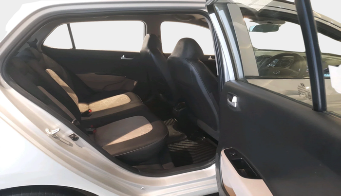 2017 Hyundai Grand i10 SPORTZ (O) AT 1.2 KAPPA VTVT, Petrol, Automatic, 84,353 km, interior