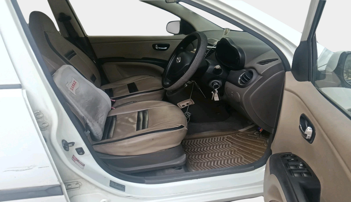 2010 Hyundai i10 MAGNA 1.1, Petrol, Manual, 33,753 km, interior