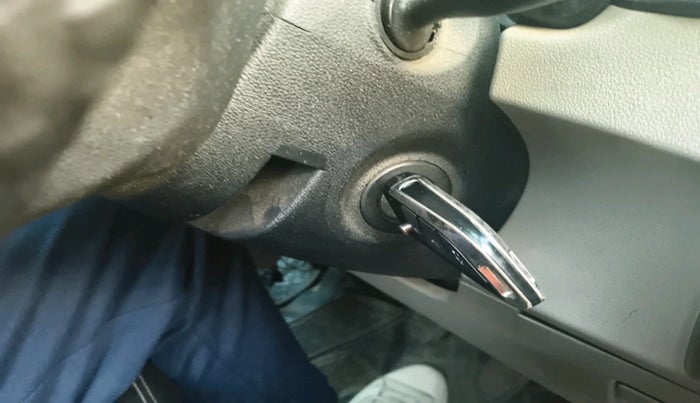 2017 Mahindra Kuv100 K2 6 STR, Petrol, Manual, 54,740 km, interior