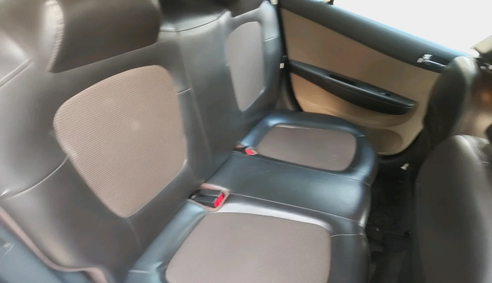 2013 Hyundai i20 MAGNA (O) 1.2, Petrol, Manual, 1,02,818 km, interior