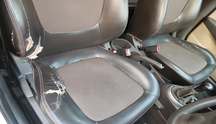 2013 Hyundai i20 MAGNA (O) 1.2, Petrol, Manual, 1,02,818 km, interior