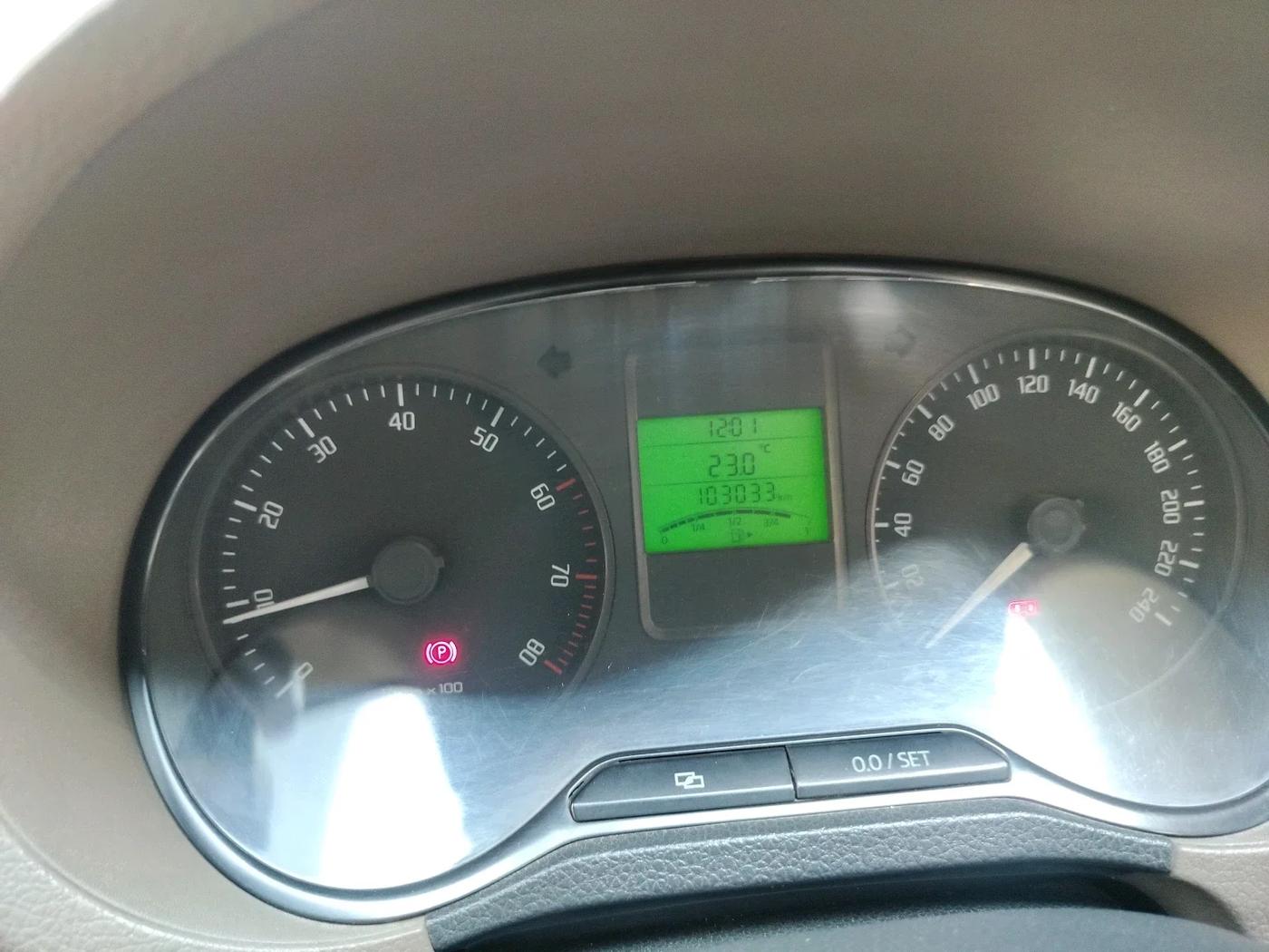 2013 Skoda Rapid ACTIVE 1.6 MPI MT PLUS, Petrol, Manual, 1,03,033 km, interior