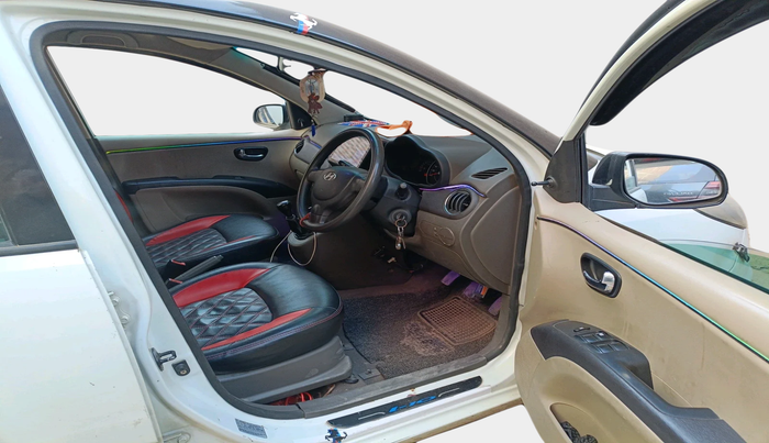 2011 Hyundai i10 MAGNA 1.1, CNG, Manual, 1,17,033 km, interior