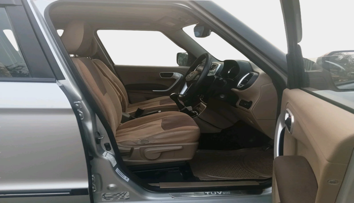 2016 Mahindra TUV300 T8, Diesel, Manual, 90,059 km, interior