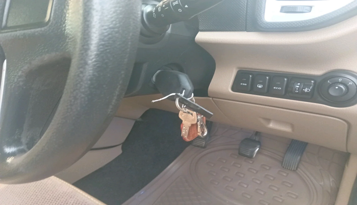 2016 Mahindra TUV300 T8, Diesel, Manual, 90,059 km, interior