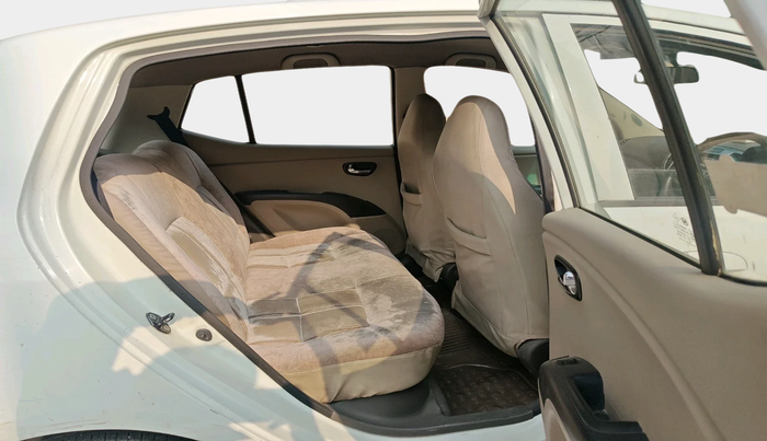 2011 Hyundai i10 MAGNA 1.2, Petrol, Manual, 82,606 km, interior