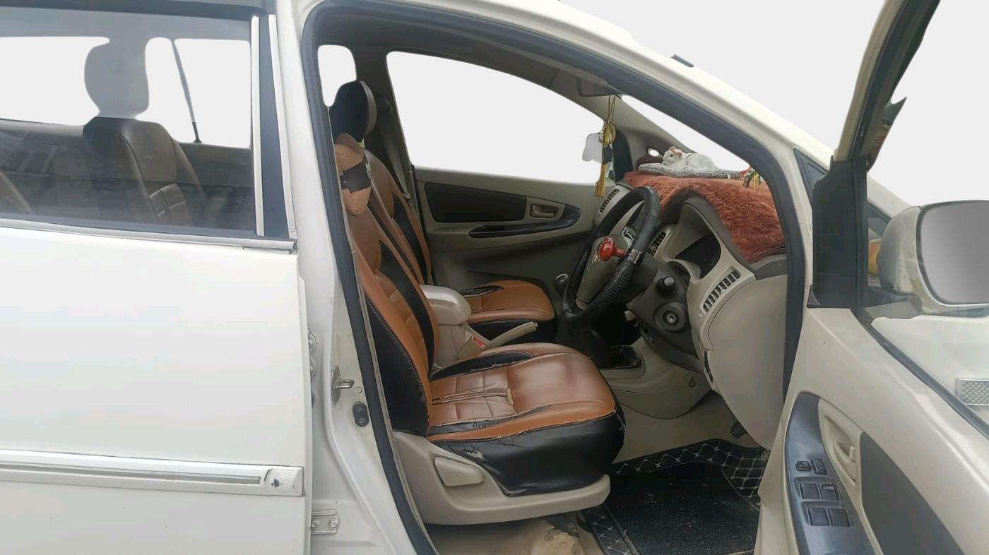 2010 Toyota Innova 2.5 G3, Diesel, Manual, 1,49,685 km, interior