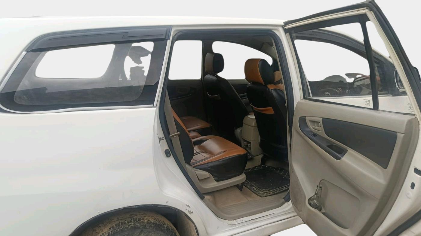 2010 Toyota Innova 2.5 G3, Diesel, Manual, 1,49,685 km, interior