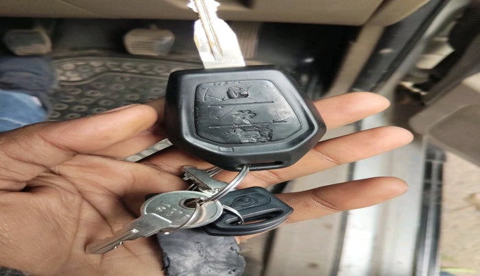 2017 Mahindra TUV300 T8, Diesel, Manual, 1,13,033 km, interior