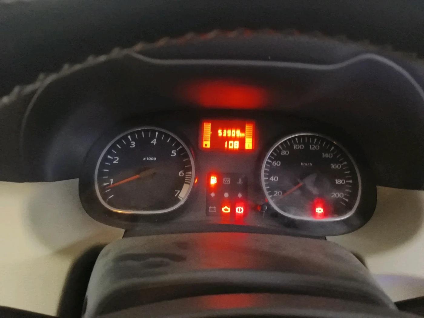 2014 Renault Duster RXL PETROL, CNG, Manual, 53,909 km, interior