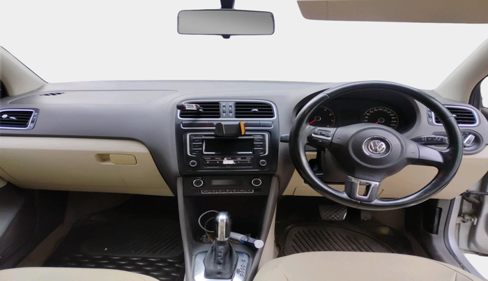 2013 Volkswagen Vento HIGHLINE PETROL AT, Petrol, Automatic, 89,487 km, interior