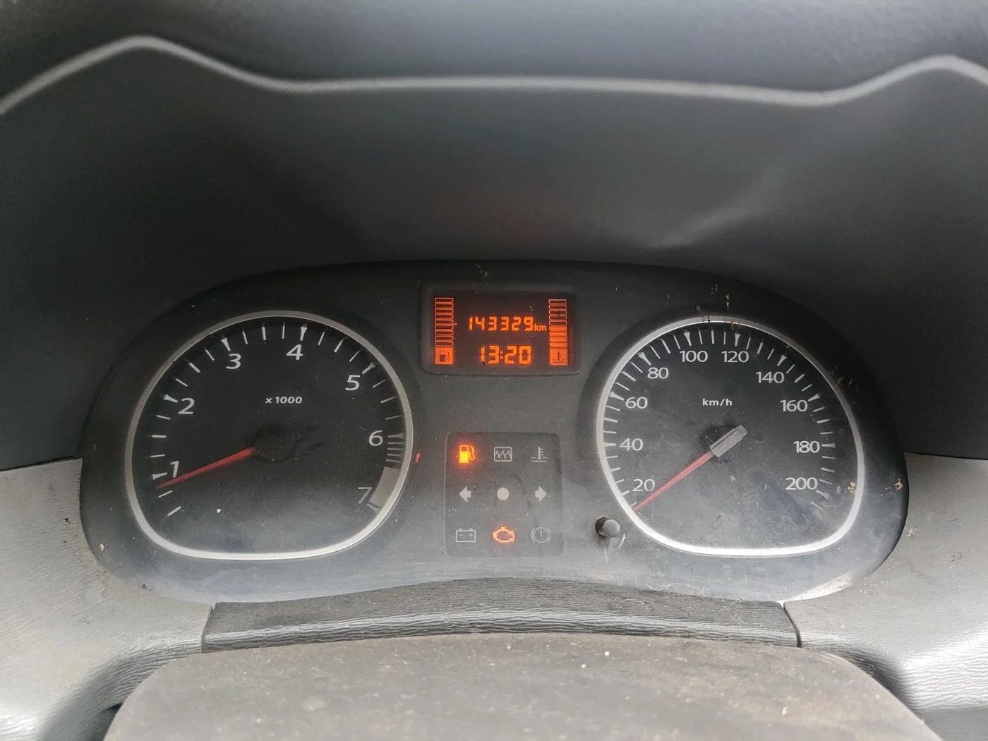 2013 Renault Duster RXE PETROL, CNG, Manual, 1,43,327 km, interior