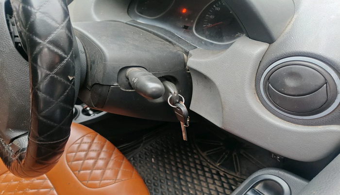 2013 Renault Duster RXE PETROL, Petrol, Manual, 1,43,327 km, interior