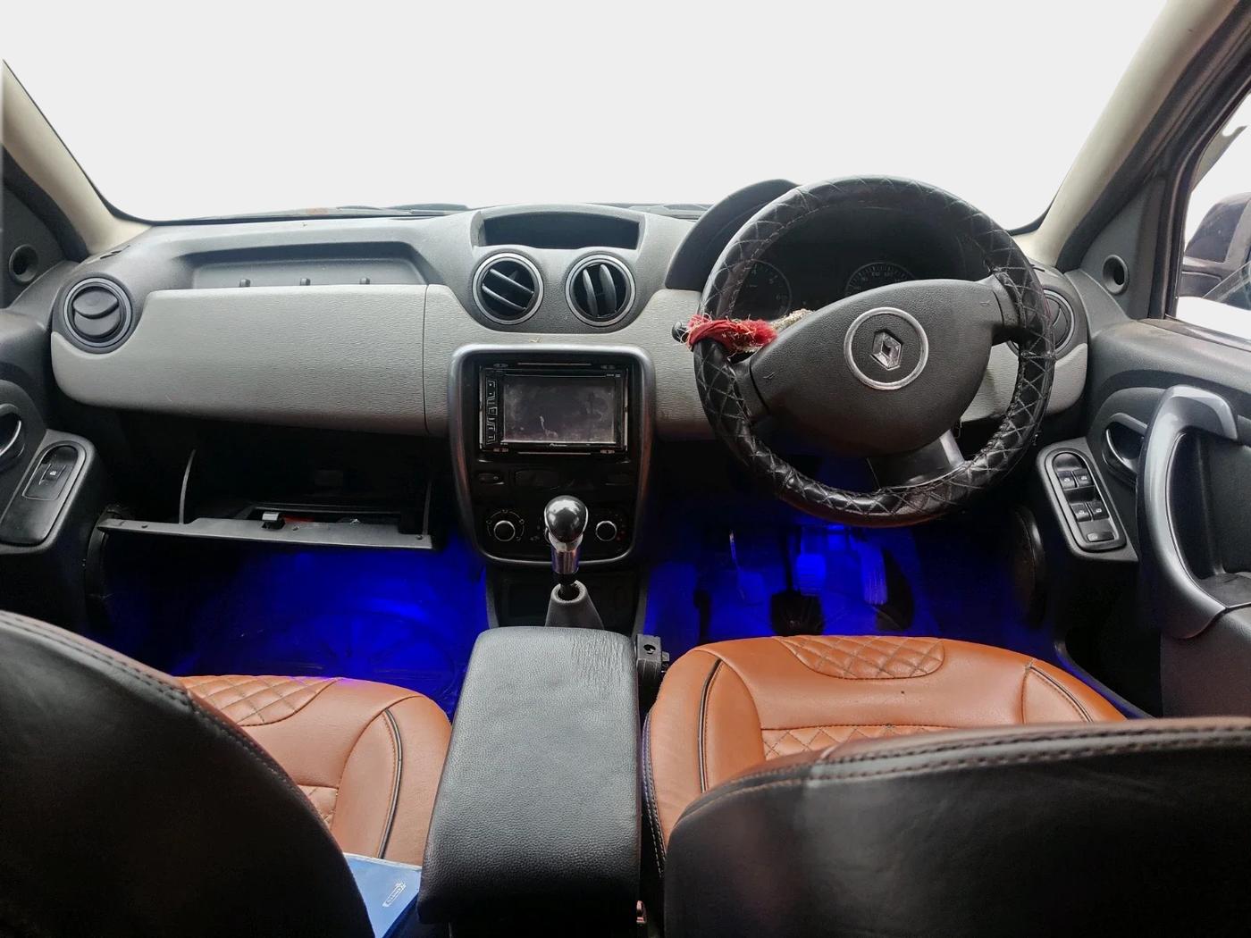 2013 Renault Duster RXE PETROL, CNG, Manual, 1,43,327 km, interior