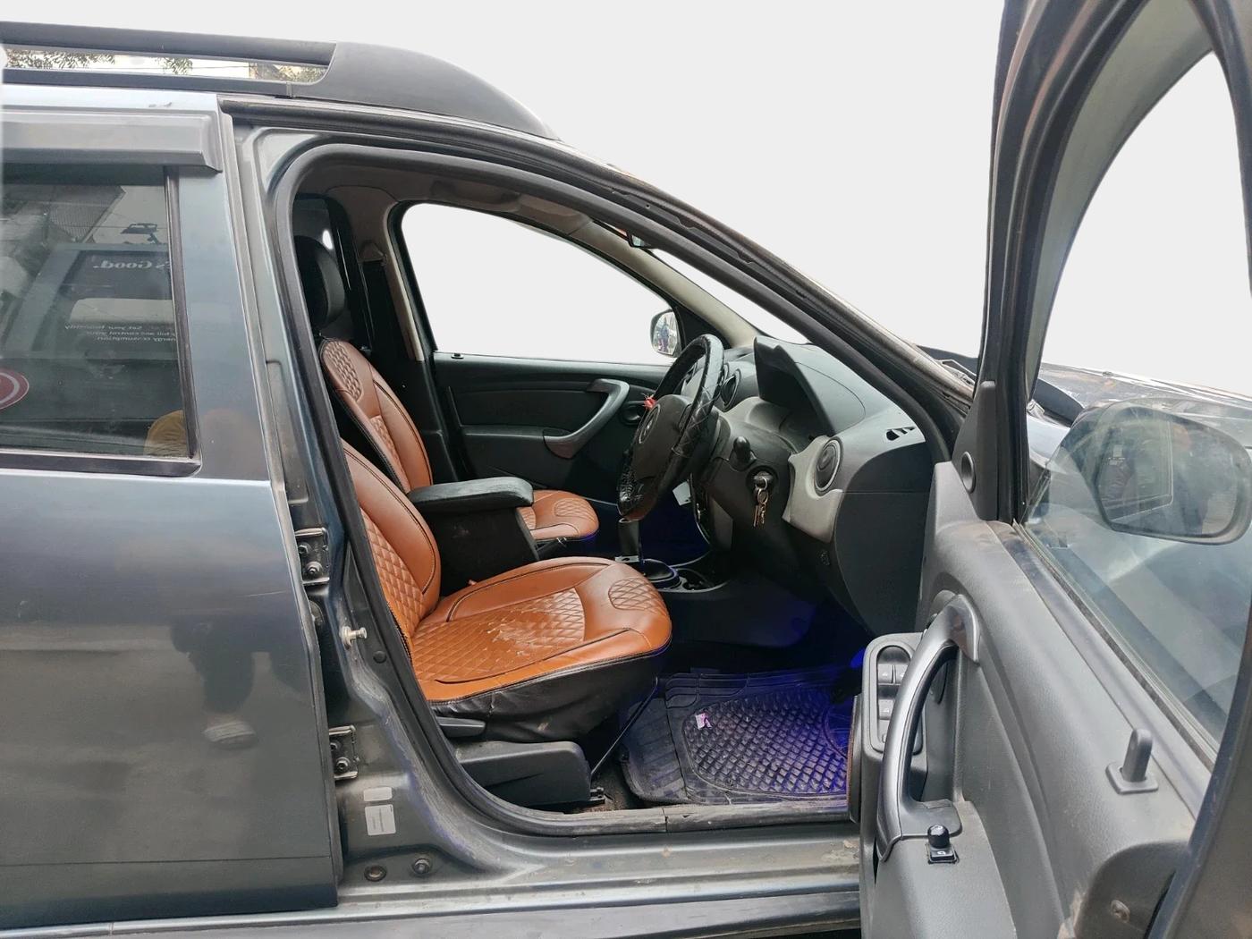 2013 Renault Duster RXE PETROL, CNG, Manual, 1,43,327 km, interior