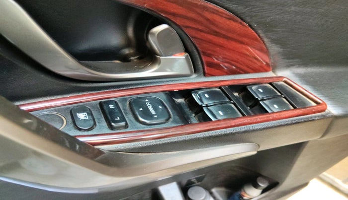 2021 Mahindra XUV500 W7, Diesel, Manual, 70,446 km, interior