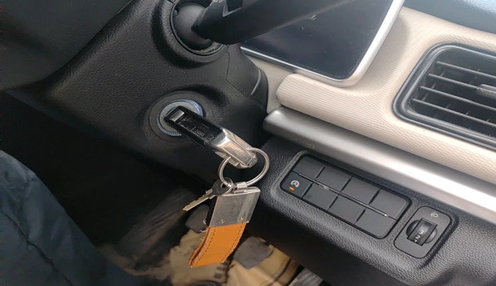 2024 Mahindra XUV700 AX 5 P MT 5 STR, Petrol, Manual, 31,787 km, interior