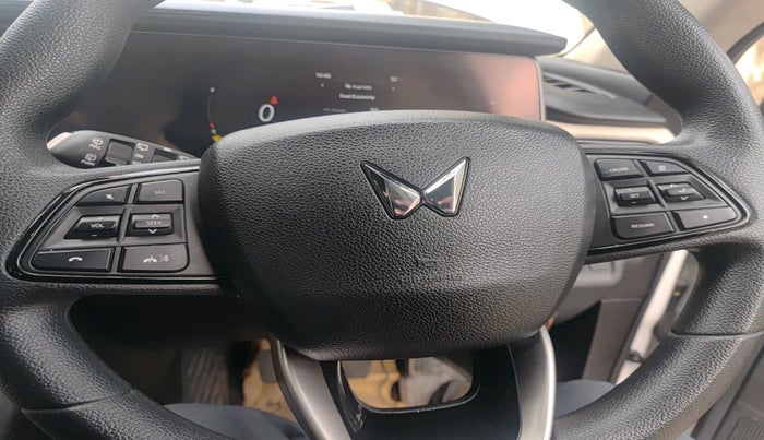 2024 Mahindra XUV700 AX 5 P MT 5 STR, Petrol, Manual, 31,787 km, interior