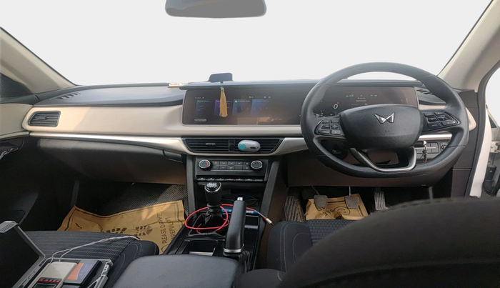 2024 Mahindra XUV700 AX 5 P MT 5 STR, Petrol, Manual, 31,787 km, interior