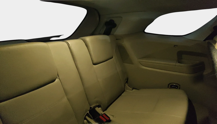 2016 Ford Endeavour TREND 2.2 4X2 AT, Diesel, Automatic, 1,84,048 km, interior