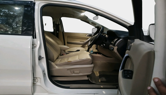 2016 Ford Endeavour TREND 2.2 4X2 AT, Diesel, Automatic, 1,84,048 km, interior