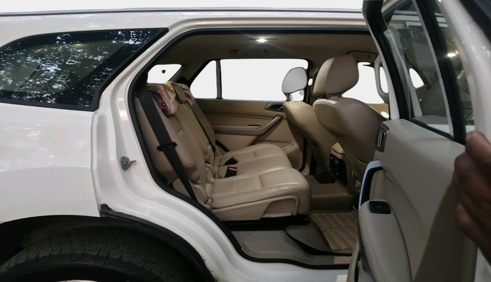 2016 Ford Endeavour TREND 2.2 4X2 AT, Diesel, Automatic, 1,84,048 km, interior