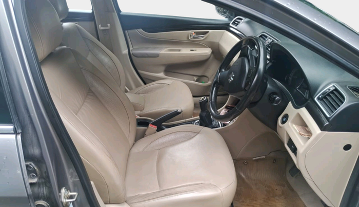 2015 Maruti Ciaz ZXI, Petrol, Manual, 1,21,327 km, interior