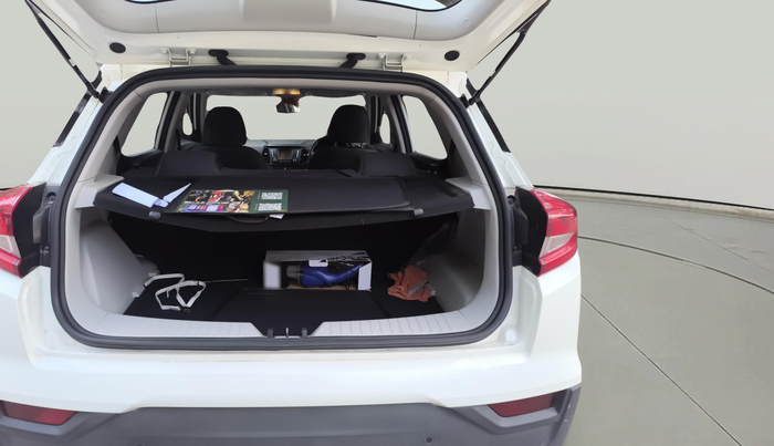 2023 Mahindra XUV300 W6 1.2 PETROL, Petrol, Manual, 13,476 km, exterior