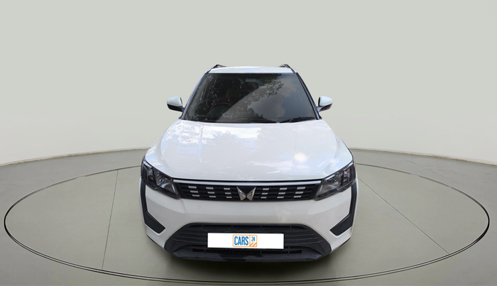 2023 Mahindra XUV300 W6 1.2 PETROL, Petrol, Manual, 13,476 km, exterior