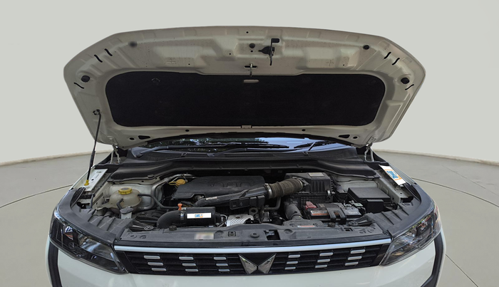 2023 Mahindra XUV300 W6 1.2 PETROL, Petrol, Manual, 13,476 km, exterior