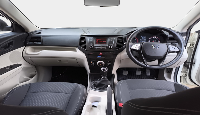 2023 Mahindra XUV300 W6 1.2 PETROL, Petrol, Manual, 13,476 km, interior