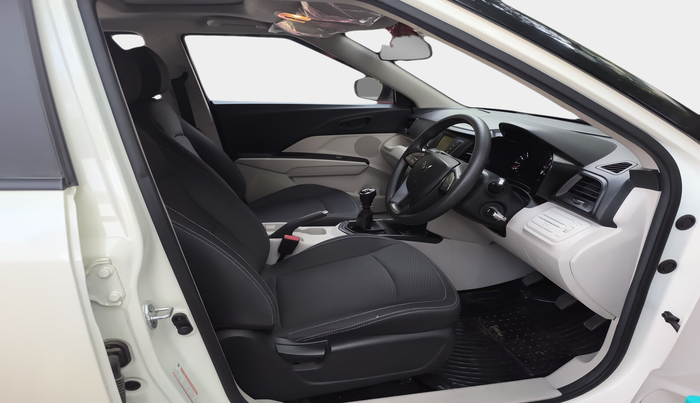 2023 Mahindra XUV300 W6 1.2 PETROL, Petrol, Manual, 13,476 km, interior