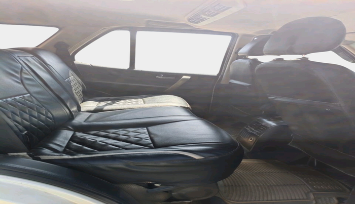 2015 Tata Safari Storme 2.2 EX 4X2, Diesel, Manual, 1,18,634 km, interior