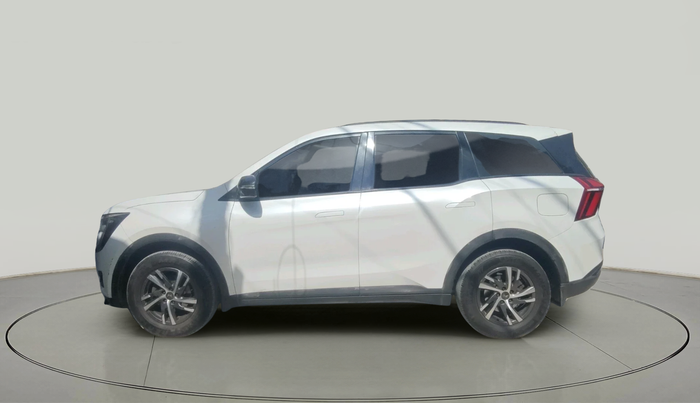 2022 Mahindra XUV700 AX 5 P AT 5 STR, Petrol, Automatic, 31,365 km, exterior