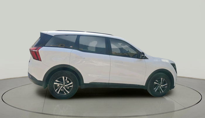 2022 Mahindra XUV700 AX 5 P AT 5 STR, Petrol, Automatic, 31,365 km, exterior