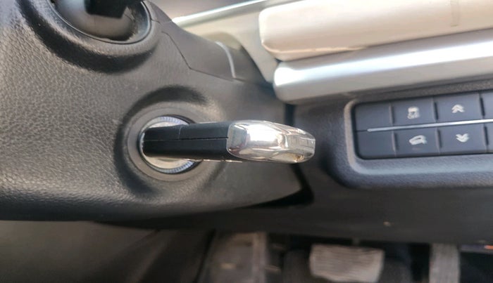 2022 Mahindra XUV700 AX 5 P AT 5 STR, Petrol, Automatic, 31,365 km, interior