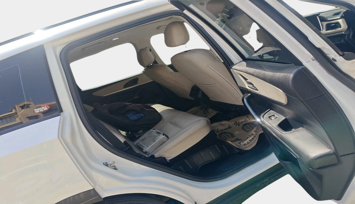 2022 Mahindra XUV700 AX 5 P AT 5 STR, Petrol, Automatic, 31,365 km, interior