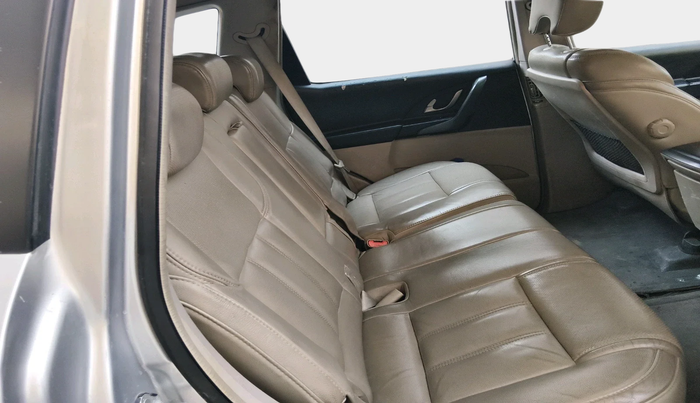 2017 Mahindra XUV500 W8 1.99, Diesel, Manual, 56,589 km, interior