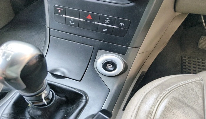 2017 Mahindra XUV500 W8 1.99, Diesel, Manual, 56,589 km, interior