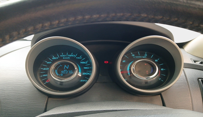 2015 Mahindra XUV500 W10, Diesel, Manual, 90,370 km, interior