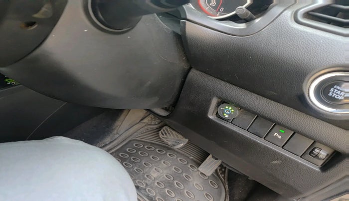 2018 Maruti Swift ZXI AMT, CNG, Automatic, 1,15,679 km, interior