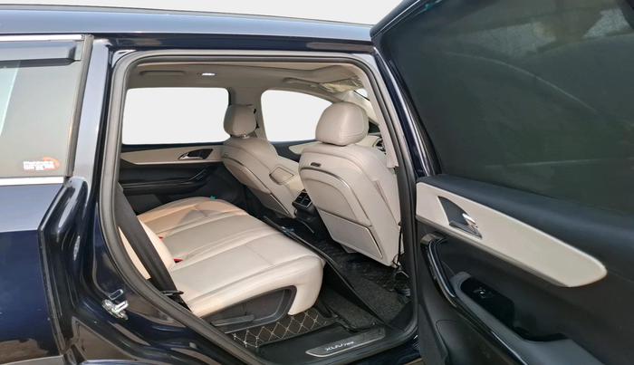 2023 Mahindra XUV700 AX 7 P AT 7 STR, Petrol, Automatic, 11,538 km, interior