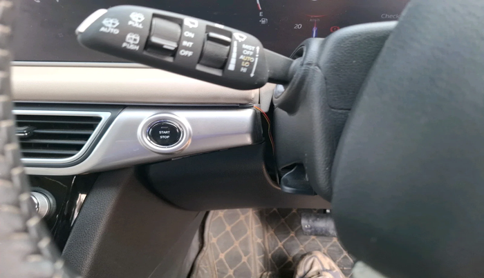 2023 Mahindra XUV700 AX 7 P AT 7 STR, Petrol, Automatic, 11,538 km, interior