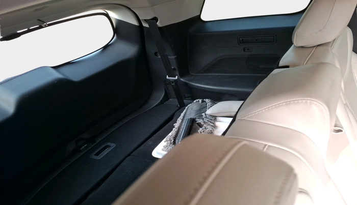 2023 Mahindra XUV700 AX 7 P AT 7 STR, Petrol, Automatic, 11,538 km, interior