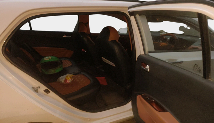 2015 Hyundai Grand i10 SPORTZ 1.2 KAPPA VTVT, Petrol, Manual, 1,16,670 km, interior