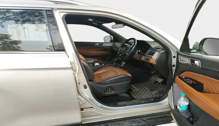 2019 Mahindra ALTURAS G4 4WD AT, Diesel, Automatic, 59,142 km, interior